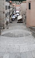 La ville close de Dubrovnik en Croatie. Quartier des Jésuites. La Scalinata, l'escalier des Jésuites. Cliquer pour agrandir l'image dans Adobe Stock (nouvel onglet).