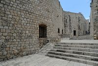 La ville close de Dubrovnik en Croatie. Quartier des Jésuites. Rue de Sainte Marguerite. Cliquer pour agrandir l'image dans Adobe Stock (nouvel onglet).
