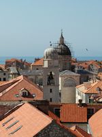 La ville close de Dubrovnik en Croatie. Quartier de la Loge. Tour de l'Horloge. Cliquer pour agrandir l'image dans Adobe Stock (nouvel onglet).