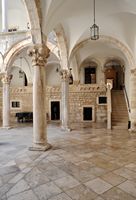 La ville close de Dubrovnik en Croatie. Quartier de la Loge. Palais recteur. Cliquer pour agrandir l'image dans Adobe Stock (nouvel onglet).