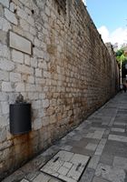 La ville close de Dubrovnik en Croatie. Quartier nord. Rue Celestina Medovića. Cliquer pour agrandir l'image dans Adobe Stock (nouvel onglet).