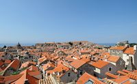La ville close de Dubrovnik en Croatie. Vue depuis rempart nord. Cliquer pour agrandir l'image dans Adobe Stock (nouvel onglet).