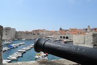 Les fortifications de Dubrovnik en Croatie. Fortifications de l'est. Porte de Ploče. Cliquer pour agrandir l'image dans Adobe Stock (nouvel onglet).