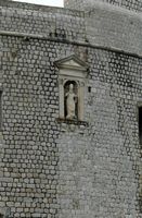 Les fortifications de Dubrovnik en Croatie. Fortifications maritimes. Statue de Saint Blaise sur le Fort Bokar. Cliquer pour agrandir l'image dans Adobe Stock (nouvel onglet).