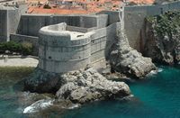 O Forte Bokar visto desde a Fortaleza Lourenço. Clicar para ampliar a imagem em Adobe Stock (novo guia).