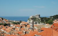 Les fortifications de Dubrovnik en Croatie. Fortifications de l'ouest. Vues depuis rempart nord. Cliquer pour agrandir l'image dans Adobe Stock (nouvel onglet).
