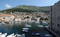 Les fortifications de Dubrovnik en Croatie. Le port. La forteresse Saint-Jean. Cliquer pour agrandir l'image dans Adobe Stock (nouvel onglet).