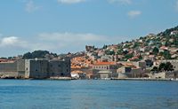 Les fortifications de Dubrovnik en Croatie. Le port. Le port de Dubrovnik. Cliquer pour agrandir l'image dans Adobe Stock (nouvel onglet).