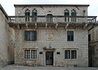 La ville de Korčula, île de Korčula en Croatie. Palais épiscopal. Cliquer pour agrandir l'image dans Adobe Stock (nouvel onglet).