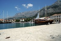 La ville de Makarska en Croatie. Le port. Cliquer pour agrandir l'image dans Adobe Stock (nouvel onglet).