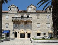 La ville de Makarska en Croatie. La villa Tonolli. Cliquer pour agrandir l'image dans Adobe Stock (nouvel onglet).