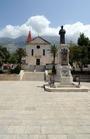 La ville de Makarska en Croatie. La statue d'Andrija Kačić. Cliquer pour agrandir l'image dans Adobe Stock (nouvel onglet).