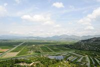 Pianura del Neretva. Clicca per ingrandire l'immagine in Adobe Stock (nuova unghia).