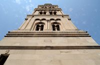 O campanile da catedral de Split. Clicar para ampliar a imagem em Adobe Stock (novo guia).