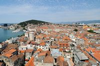 La ville de Split en Croatie. Le mont Marjan et la partie ouest de Split. Cliquer pour agrandir l'image dans Adobe Stock (nouvel onglet).