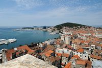 La ville de Split en Croatie. Le mont Marjan et Sustipan. Cliquer pour agrandir l'image dans Adobe Stock (nouvel onglet).