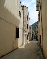 La ville de Ston, presqu'île de Pelješac en Croatie. Rue. Cliquer pour agrandir l'image dans Adobe Stock (nouvel onglet).