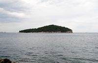 L'île de Lokrum en Croatie. Vue depuis vieux port. Cliquer pour agrandir l'image.