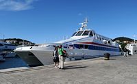 Catamaran per l'isola di Mljet alla partenza di Gruz. Clicca per ingrandire l'immagine.