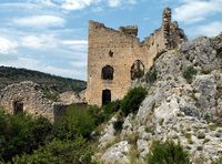Las ruinas de la fortaleza de Ključica sobre el Krka. Haga clic para ampliar la imagen.