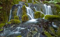 Uma cascata travertin de Plitvice (autor Românico Bonnefoy). Clicar para ampliar a imagem.