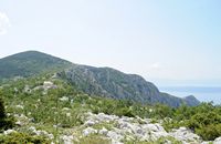 Le parc naturel du Biokovo en Croatie. La chapelle et le mont Saint-Élie. Cliquer pour agrandir l'image.