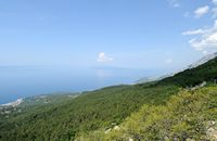 Tučepi e Makarska visto desde o pé do monte São Elias. Clicar para ampliar a imagem.