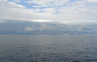 La riviera de Makarska en Croatie. La riviera de Makarska vue depuis la mer. Cliquer pour agrandir l'image.