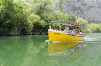 La rivière Cetina en Croatie. Bateau-taxi sur la Cetina. Cliquer pour agrandir l'image.