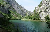 La rivière Cetina en Croatie. Le cours inférieur de la Cetina. Cliquer pour agrandir l'image.