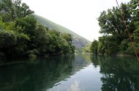 La rivière Cetina en Croatie. Le cours inférieur de la Cetina. Cliquer pour agrandir l'image.