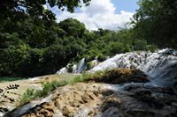 De stroom van Skradinski Buk op Krka. Klikken om het beeld te vergroten.