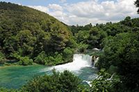 La rivière Krka en Croatie. Vue de la cascade de Skradinski Buk depuis le belvédère impérial. Cliquer pour agrandir l'image.