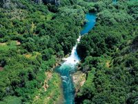 La rivière Krka en Croatie. La cascade de Bilušića sur la Krka (auteur N. P. Krka). Cliquer pour agrandir l'image.