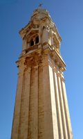 Le village de Ložišća, île de Brač en Croatie. Le clocher de l'église paroissiale. Cliquer pour agrandir l'image.