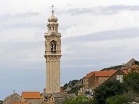 El campanario de la iglesia parroquial (autor Kelovy). Haga clic para ampliar la imagen.