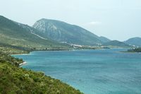 Le village de Mali Ston, presqu'île de Pelješac en Croatie. Ostréiculture à Mali Ston. Cliquer pour agrandir l'image.