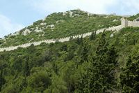 Le village de Mali Ston, presqu'île de Pelješac en Croatie. Muraille de Ston à Mali Ston. Cliquer pour agrandir l'image.