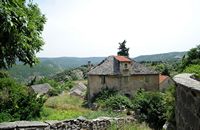 Le village de Škrip, île de Brač en Croatie. La vue sur la vallée depuis Škrip. Cliquer pour agrandir l'image.