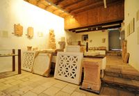 Le village de Škrip, île de Brač en Croatie. Art de la pierre au Musée de Brač. Cliquer pour agrandir l'image.