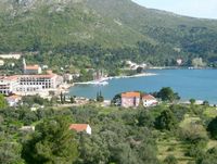 Le village de Slano en Croatie. La reconstruction de l'hôtel Admiral (auteur Bracodbk). Cliquer pour agrandir l'image.