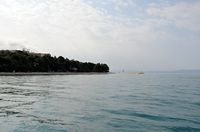 La ville de Baška Voda en Croatie. La plage. Cliquer pour agrandir l'image.