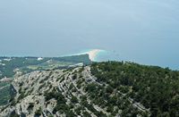 A praia de Zlatni Rato vista desde Vidova Gora. Clicar para ampliar a imagem.