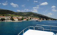 La ville de Bol, île de Brač, en Croatie. Le port de Bol. Cliquer pour agrandir l'image.