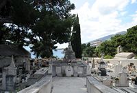 La ville de Bol, île de Brač, en Croatie. Le cimetière de Bol. Cliquer pour agrandir l'image.