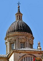 La ville close de Dubrovnik en Croatie. Quartier de la Cathédrale. Dôme de la cathédrale. Cliquer pour agrandir l'image.