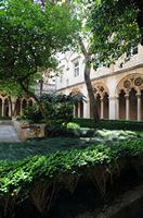 La ville close de Dubrovnik en Croatie. Quartier des Dominicains. Jardin du cloître du couvent des Dominicains à Dubrovnik. Cliquer pour agrandir l'image.