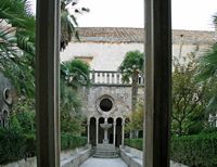 La ville close de Dubrovnik en Croatie. Quartier des Franciscains. Couvent franciscain, cloître couvent franciscain. Cliquer pour agrandir l'image.