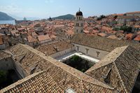 La ville close de Dubrovnik en Croatie. Quartier des Franciscains. Les deux cloîtres. Cliquer pour agrandir l'image.