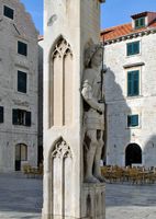 La ville close de Dubrovnik en Croatie. Quartier de la Loge. Colonne de Roland. Cliquer pour agrandir l'image.